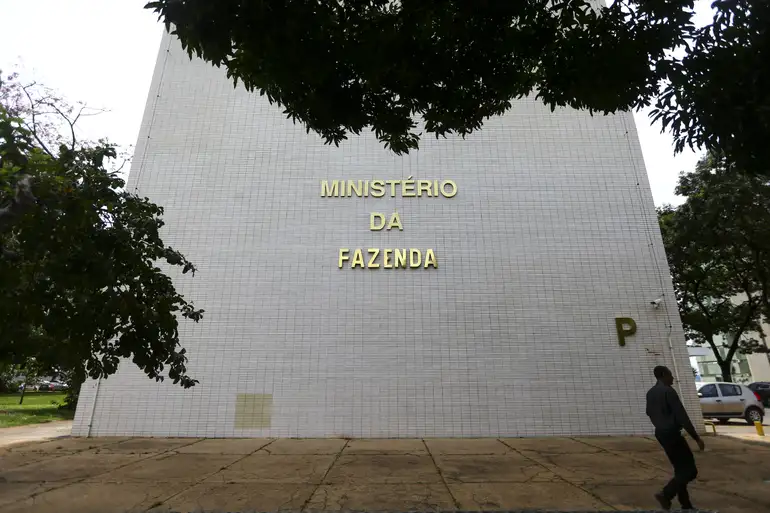 Fazenda nega interferência política em empréstimos a SP fachada-ministerio_mcamgo_abr_100420231818-30