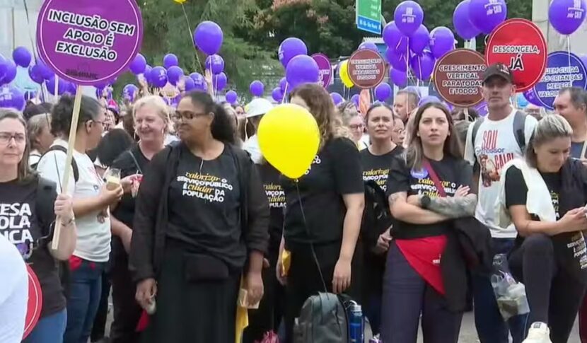 Greve da educação em Curitiba é suspensa após acordo greve educação Curitiba