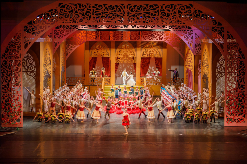 Escola de Dança Teatro Guaíra completa 70 anos e marca gerações Escola de Dança Teatro Guaíra