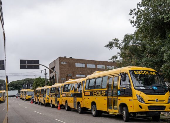 Ônibus escolares no Paraná