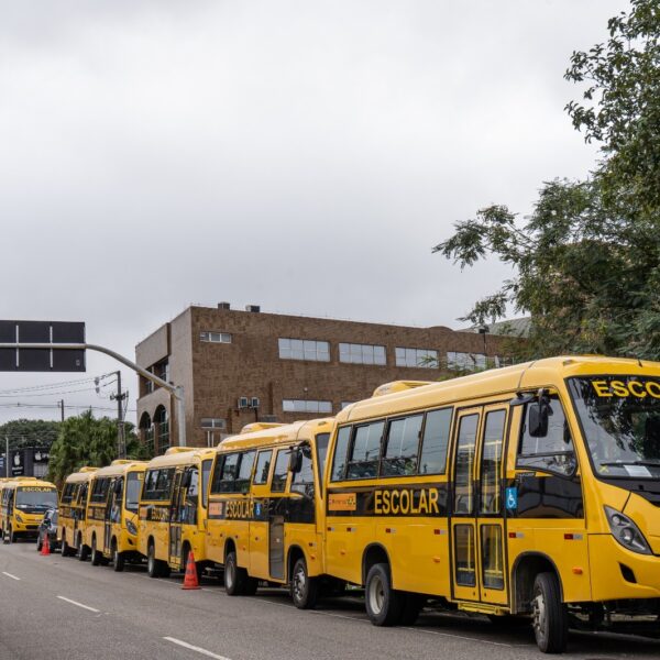 Ônibus escolares no Paraná
