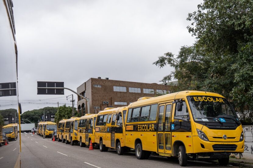 Ônibus escolares no Paraná