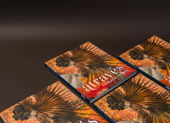 catálogos de exposições do MON