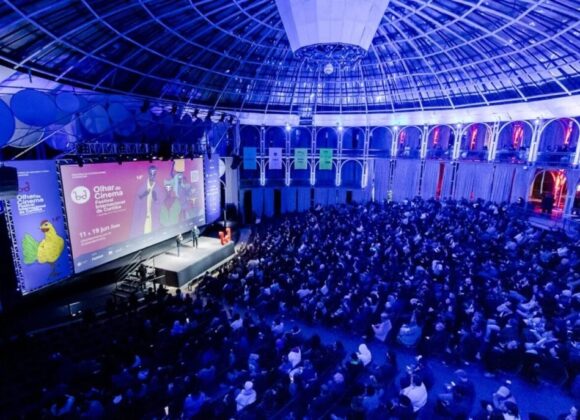 Olhar de Cinema 2026 começa em Curitiba com sessões esgotadas e exibição na Ópera de Arame Olhar de Cinema 2026