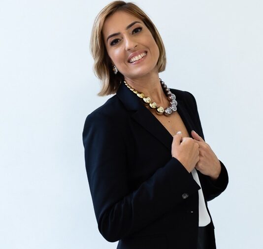 Alessandra Azevedo: a carioca que carrega na bagagem muitas histórias e é dona de uma trajetória inspiradora Alessandra Azevedo,